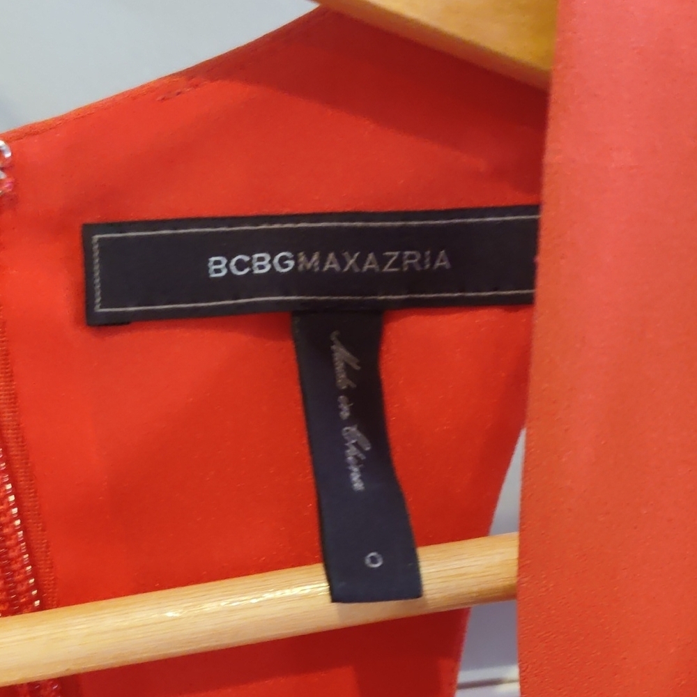 Elegant Red Sleeveless Dress - Picture 2 of 9